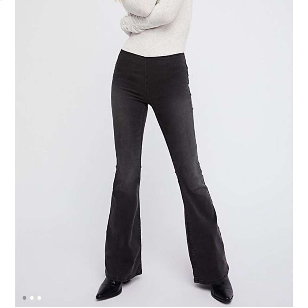 Classic Free People Pull on Flare Jean